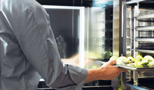 Cómo los hornos UNOX mejoran la operación diaria en cocinas exigentes